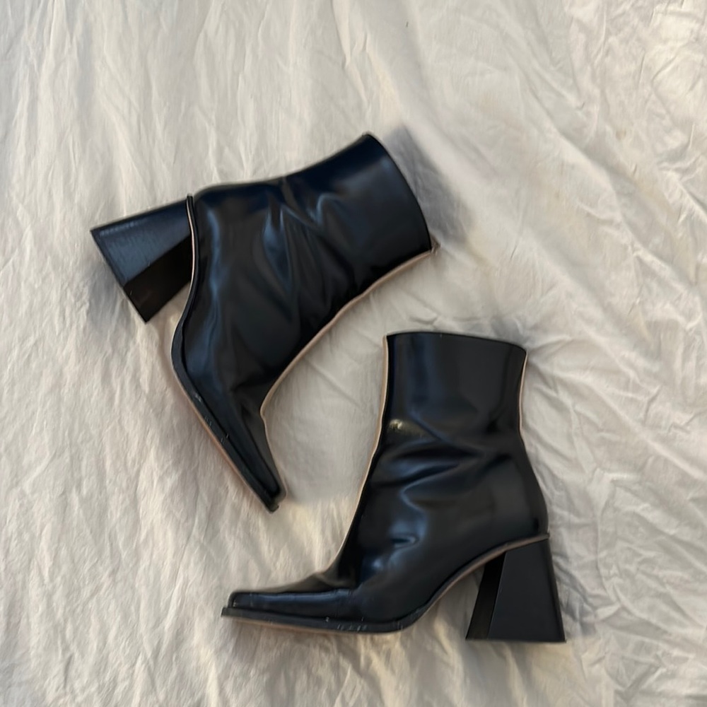 Alohas South Bicolor Boots in Corn Stone Beige/Black